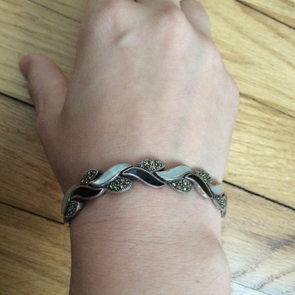 Sterling silver/marcasite/onyx bracelet - Picture 2 of 3